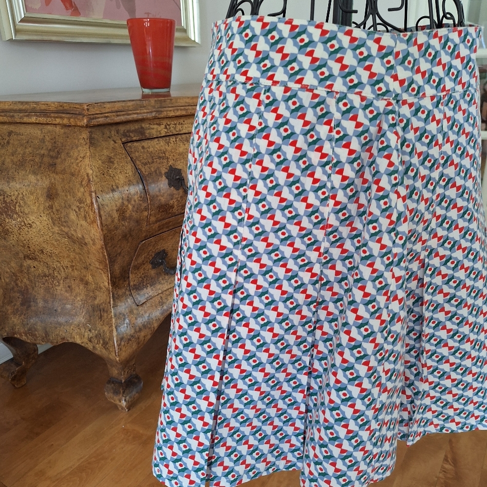 ANTHROPOLOGIE SIZE 4 BLUE AND RED PRINT PLEATED MINI SKIRT